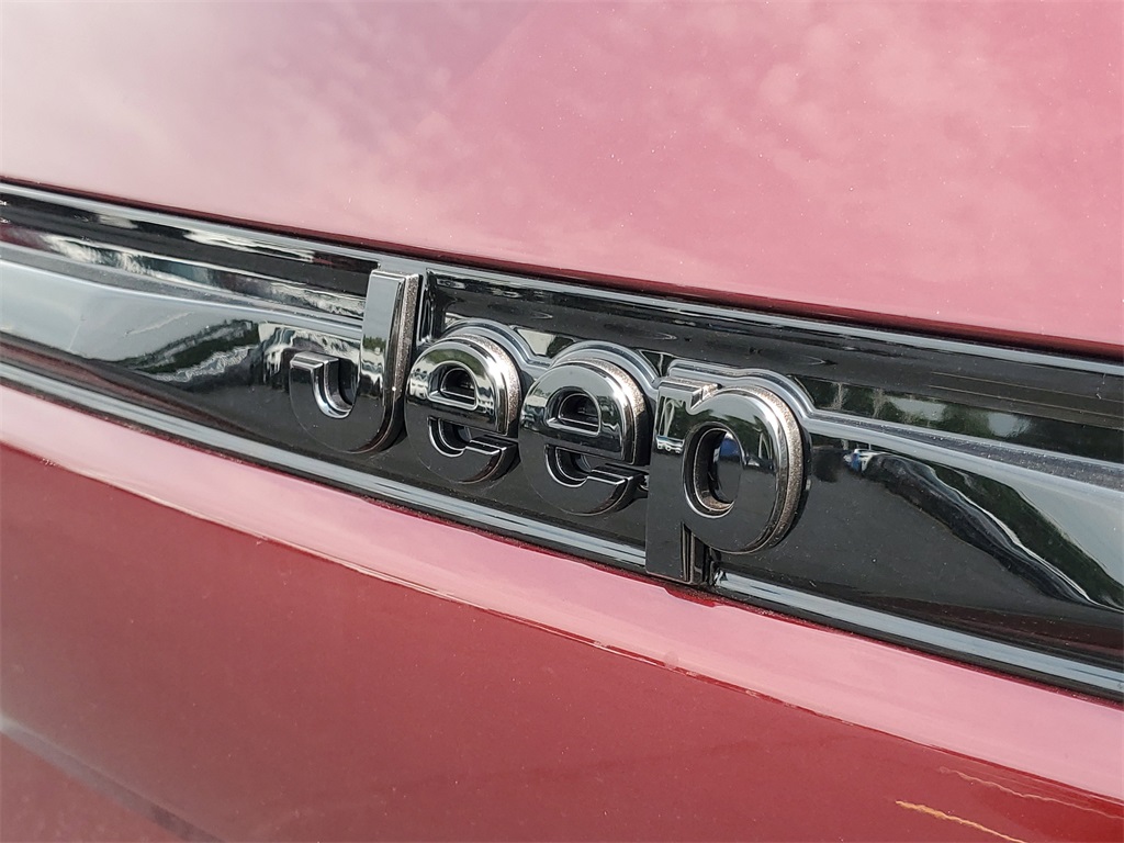 2025 Jeep Grand Cherokee Limited photo 3