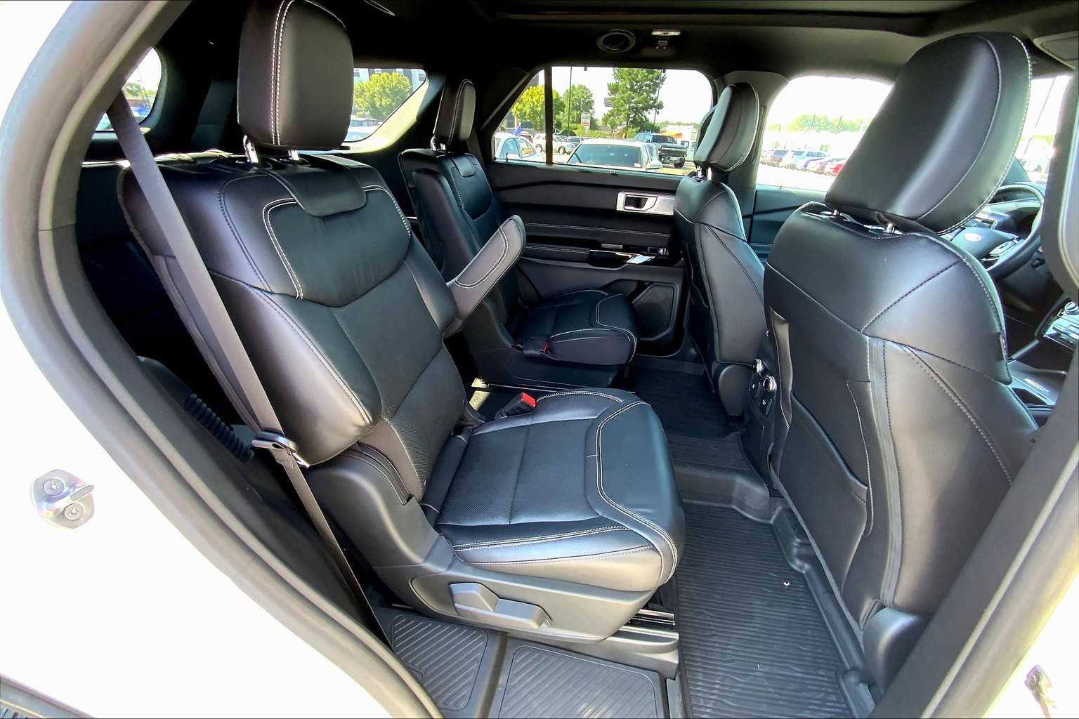 2023 Ford Explorer ST photo 18
