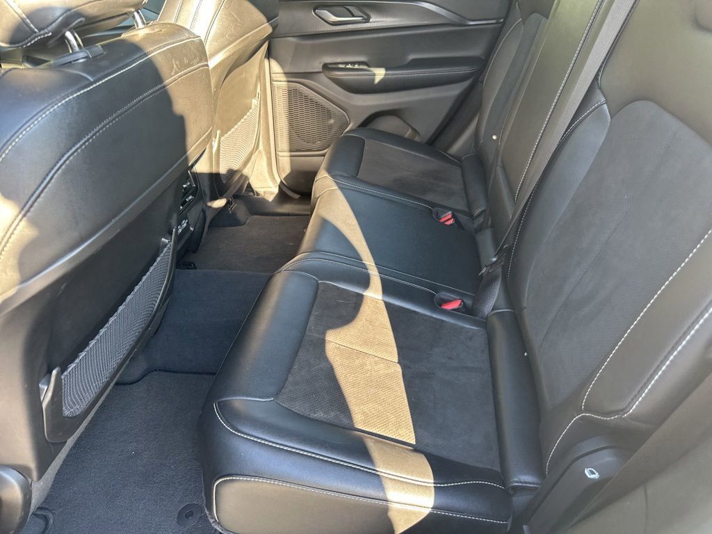 2023 Jeep Grand Cherokee Altitude photo 4