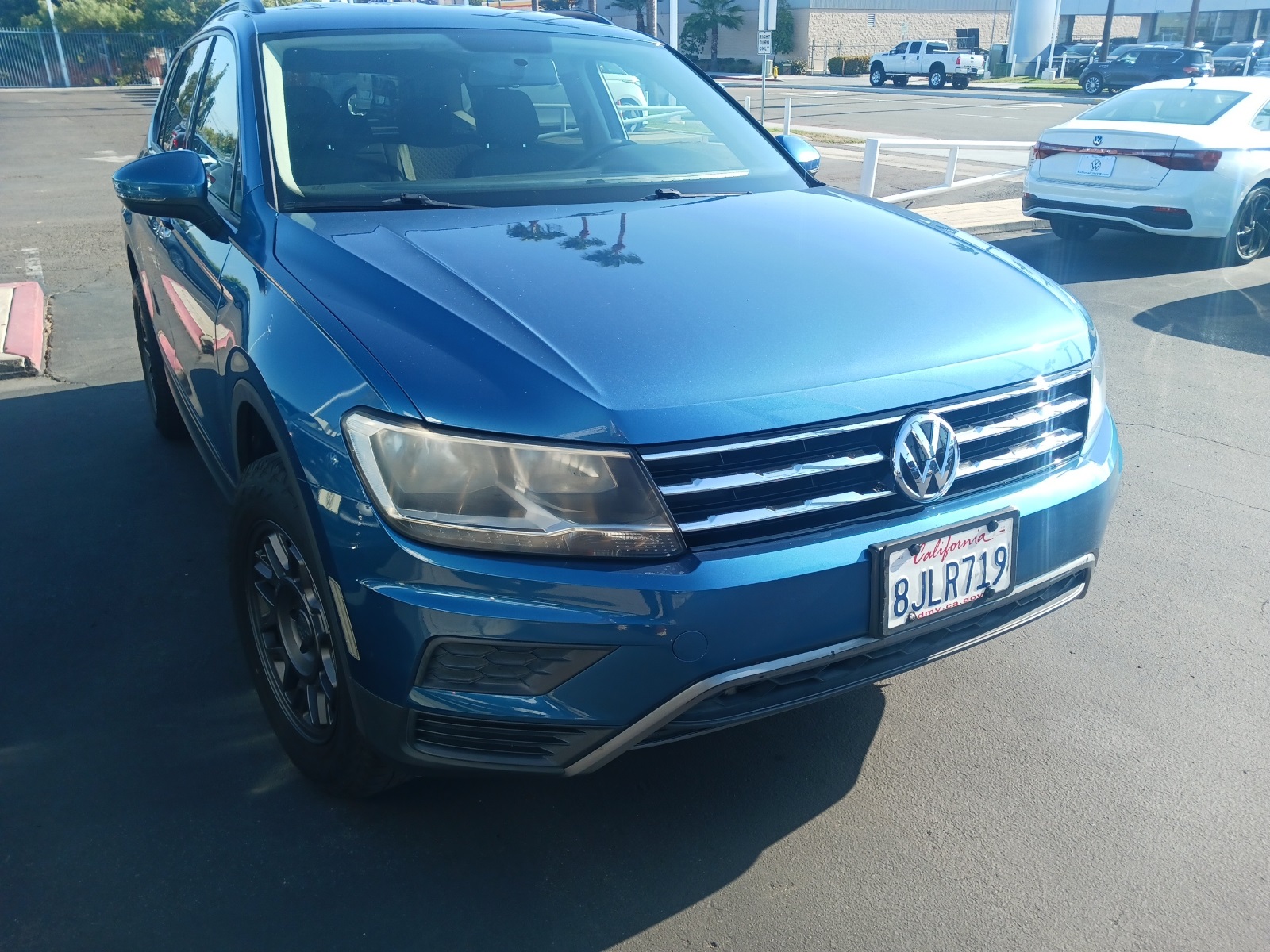 2019 Volkswagen Tiguan S photo 2