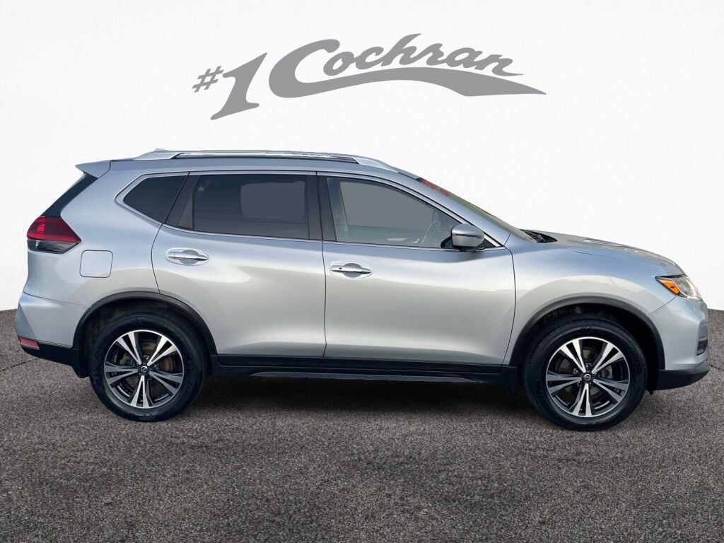 2019 Nissan Rogue SV photo 8