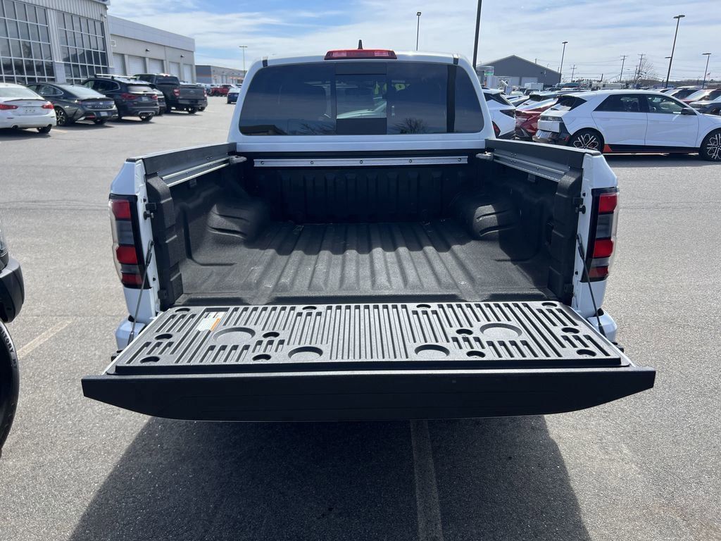 2024 Nissan Frontier PRO-4X photo 2