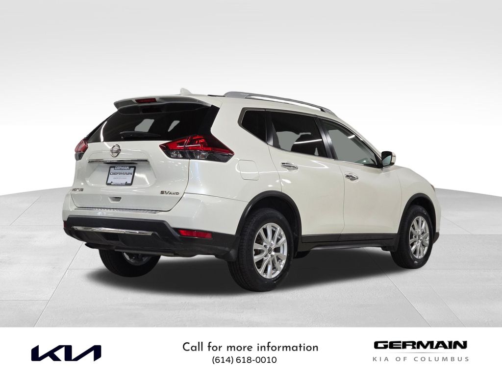 2018 Nissan Rogue SV photo 3