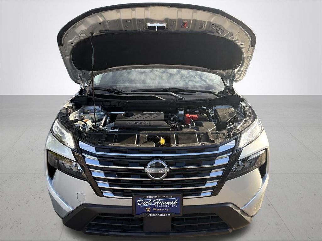 2024 Nissan Rogue SV photo 4