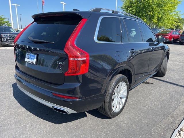2016 Volvo XC90 T6 Momentum photo 3
