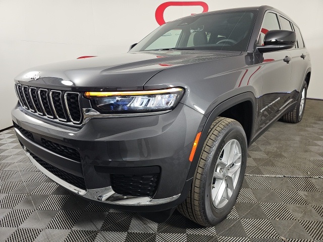 2025 Jeep Grand Cherokee Laredo X photo 3