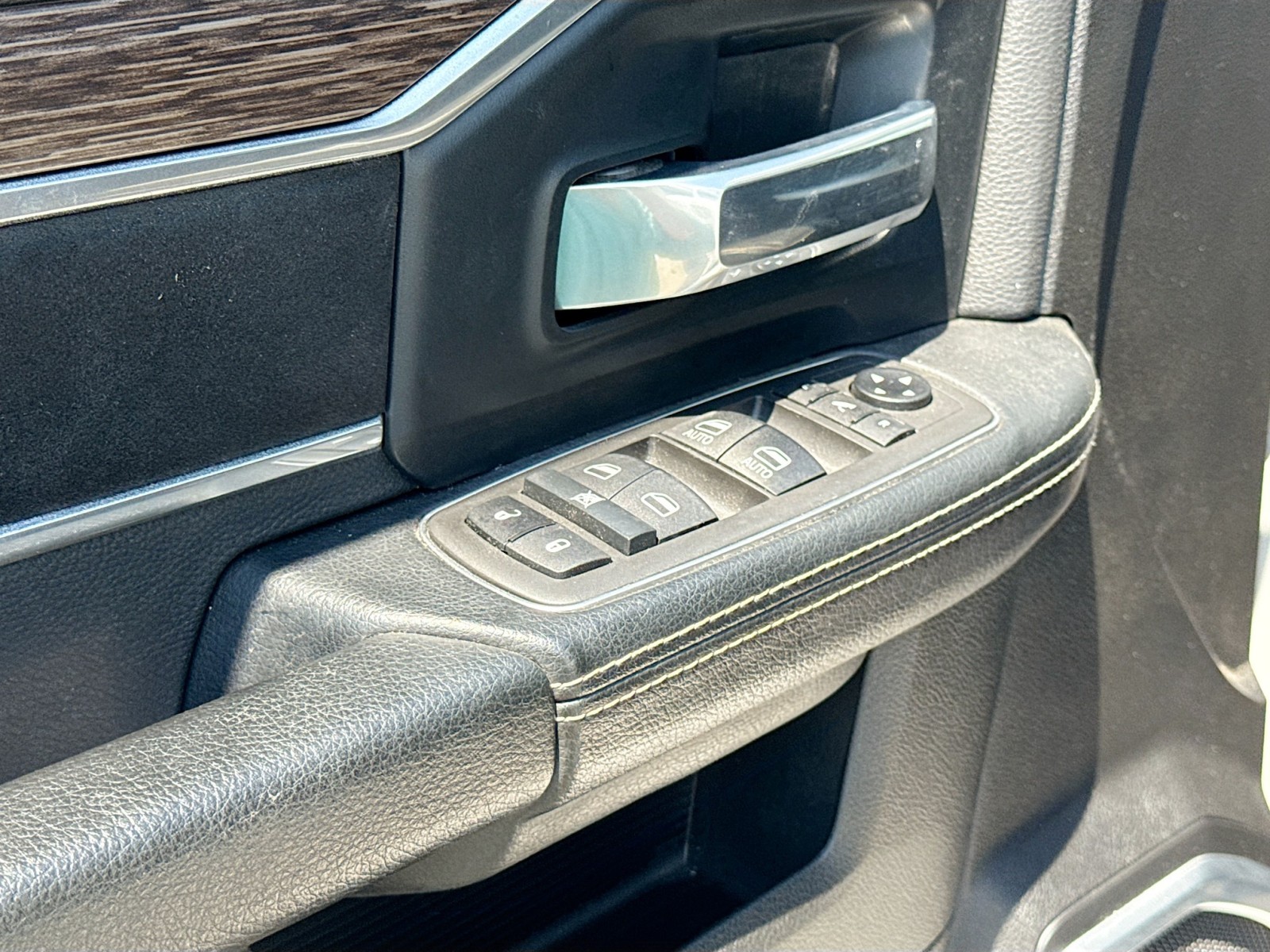 2021 Ram 2500 Laramie photo 17