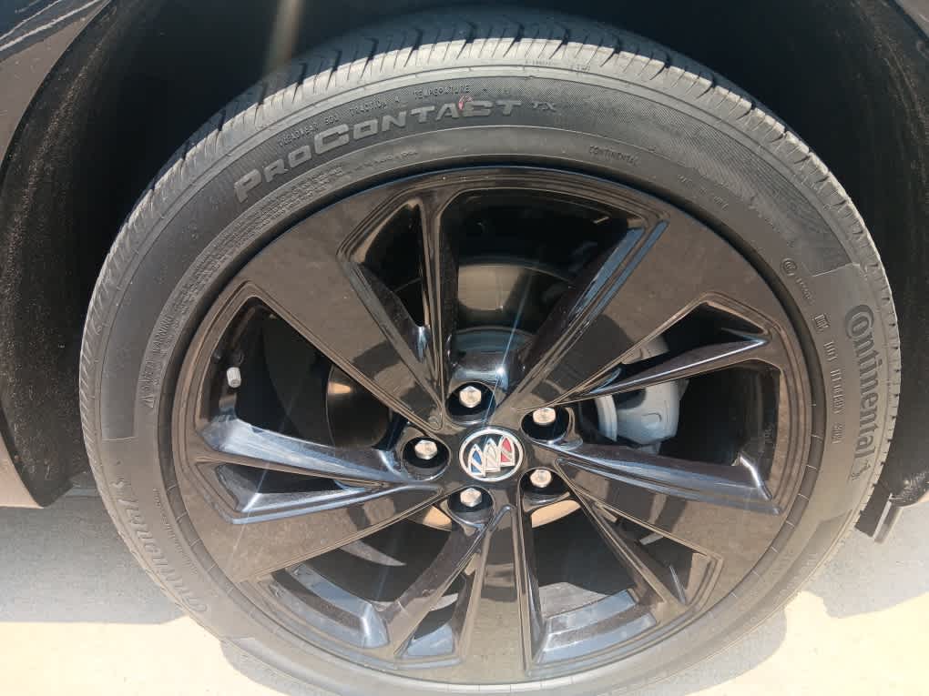 2022 Buick Envision Essence photo 3