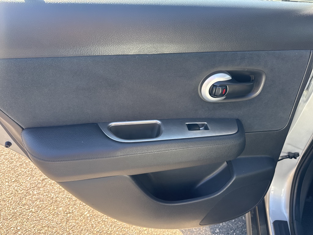 2012 Nissan Versa 1.8 S photo 24