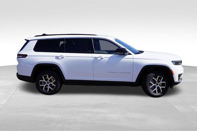 2025 Jeep Grand Cherokee Limited photo 2