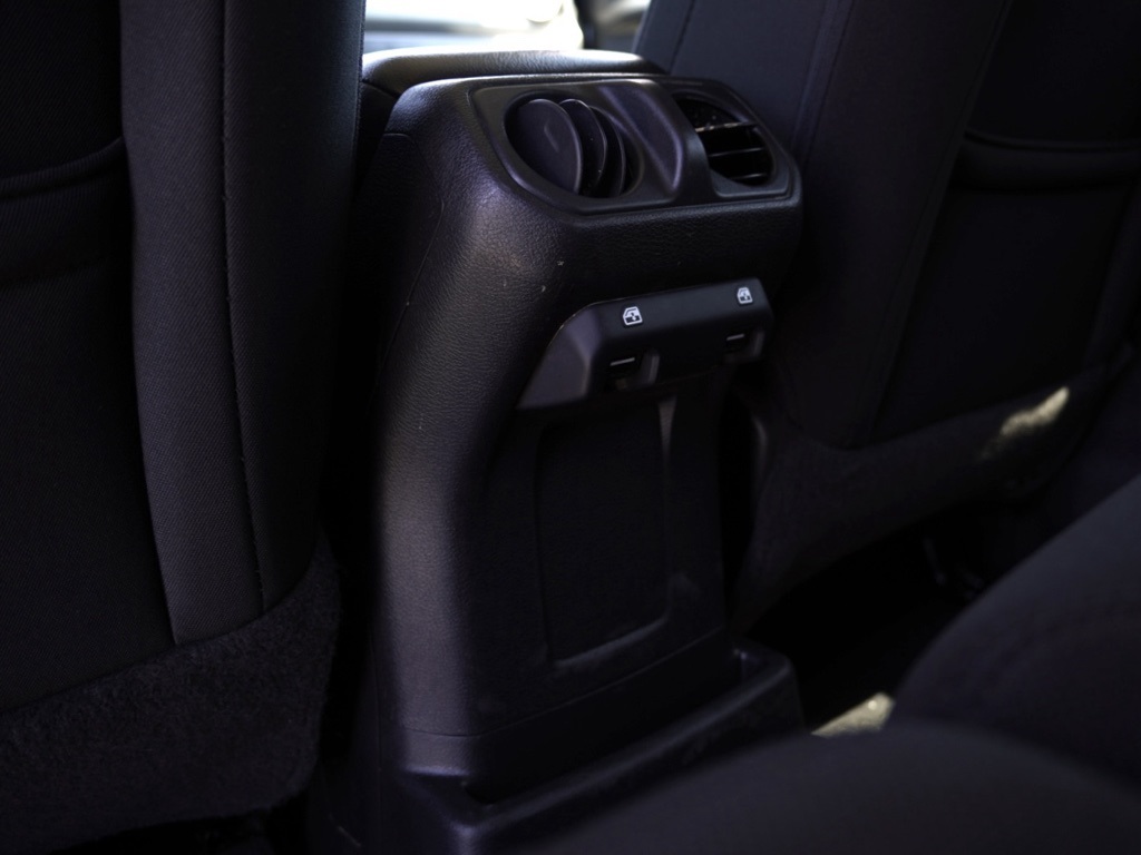 2021 Jeep Wrangler Unlimited Sahara Altitude photo 8