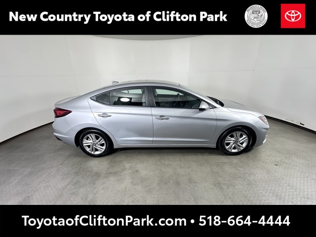 2020 Hyundai Elantra SEL photo 2