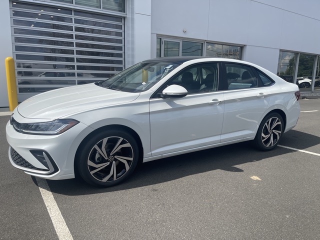 2025 Volkswagen Jetta 1.5T SEL photo 2