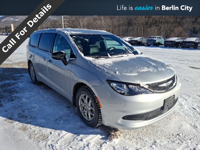 2026 Chrysler Voyager LX's photo