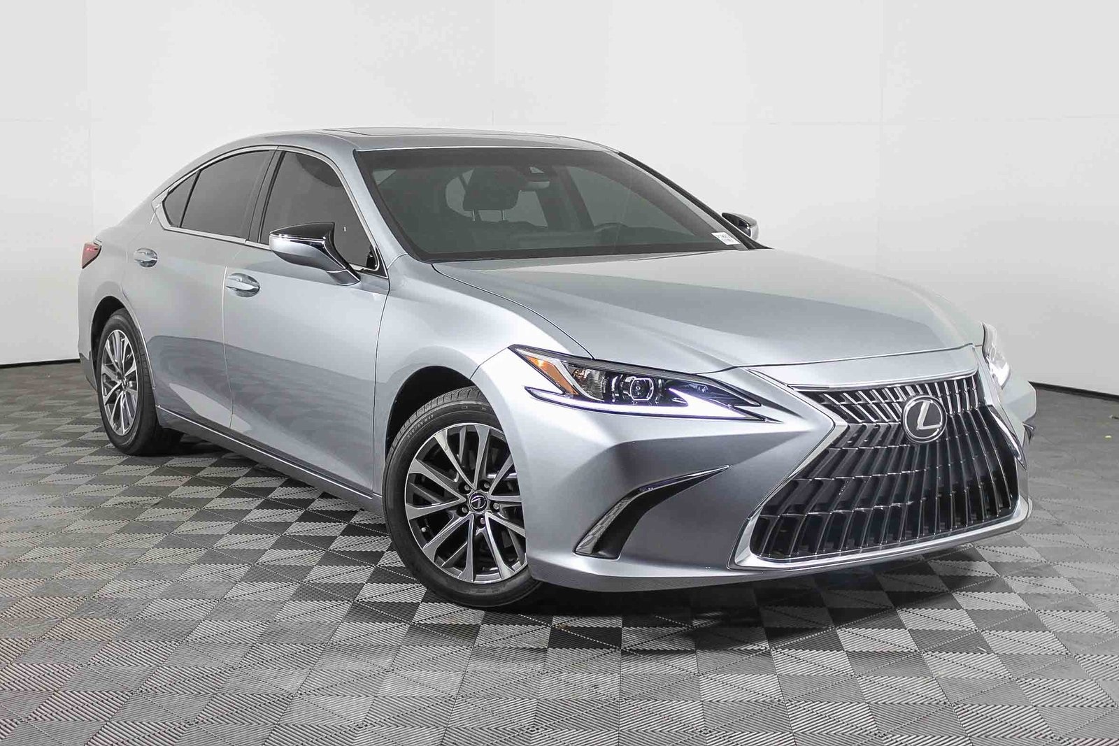 2025 Lexus ES 350's photo