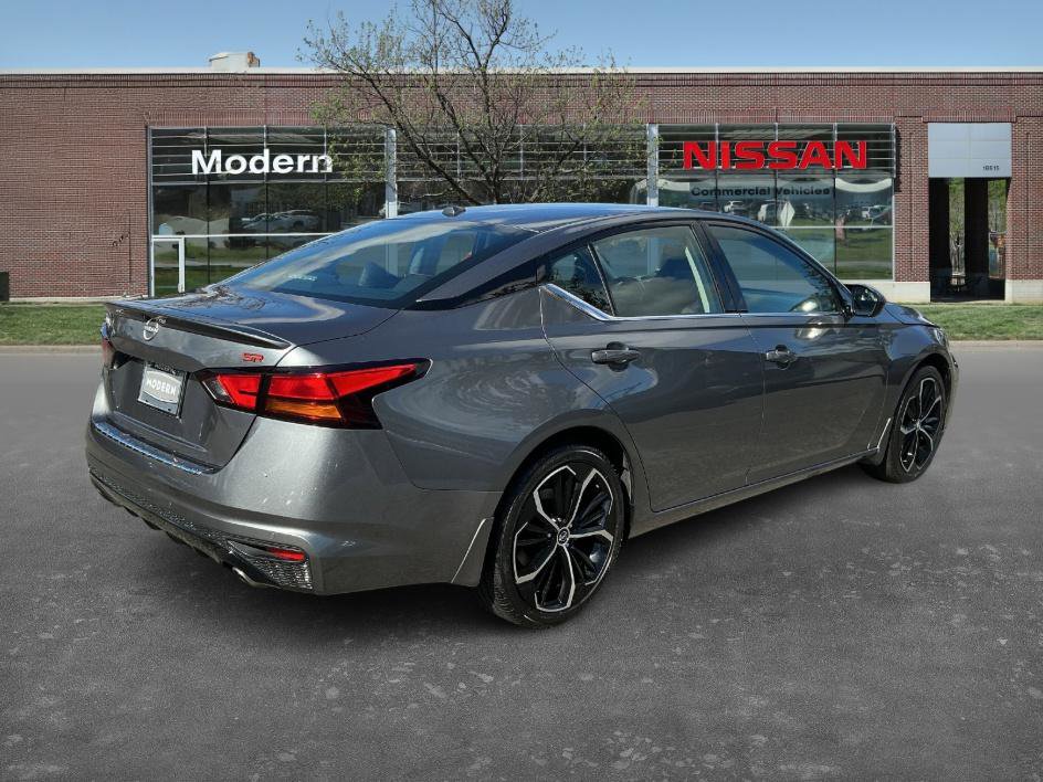 2023 Nissan Altima 2.5 SR photo 4