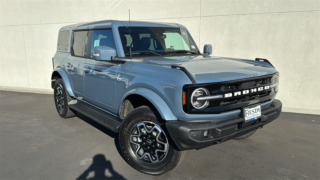 2025 Ford Bronco Outer Banks's photo