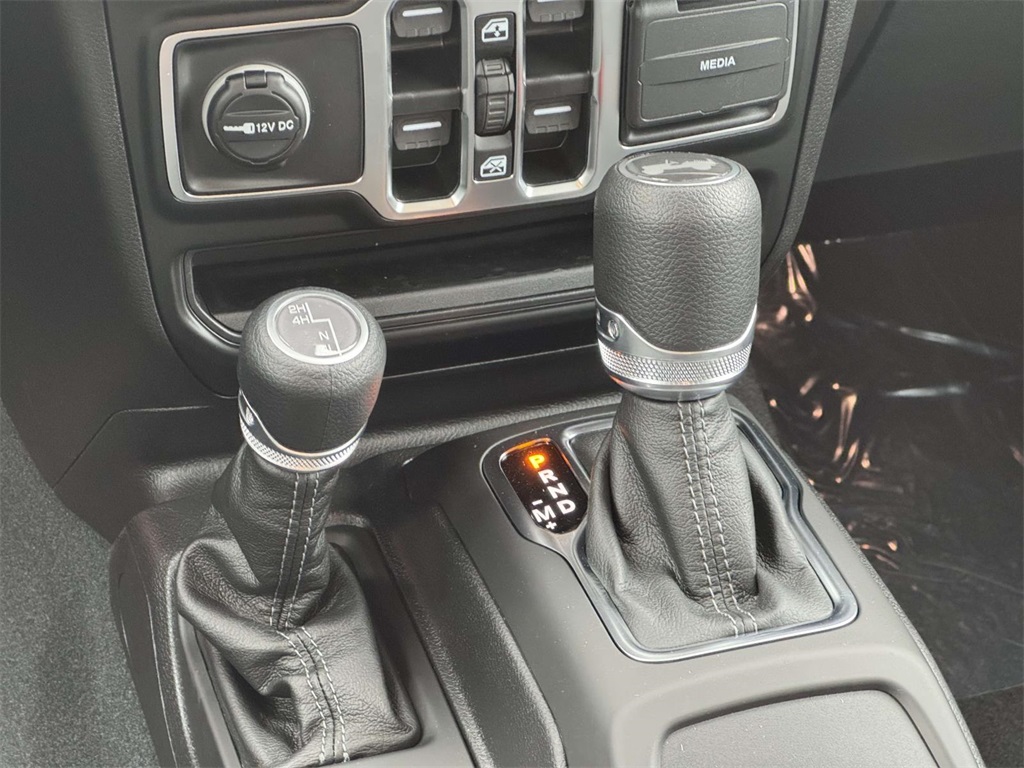 2025 Jeep Wrangler Sport S photo 19