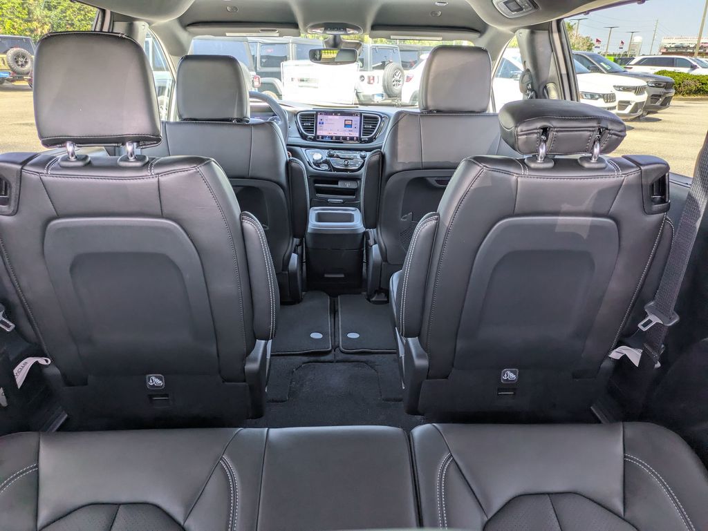2026 Chrysler Pacifica photo 24