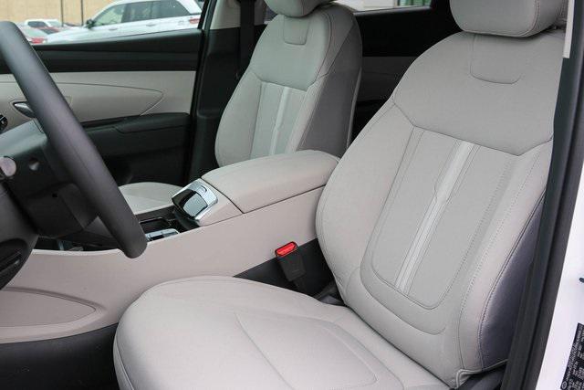 New 2025 White Hyundai SEL FWD image 9