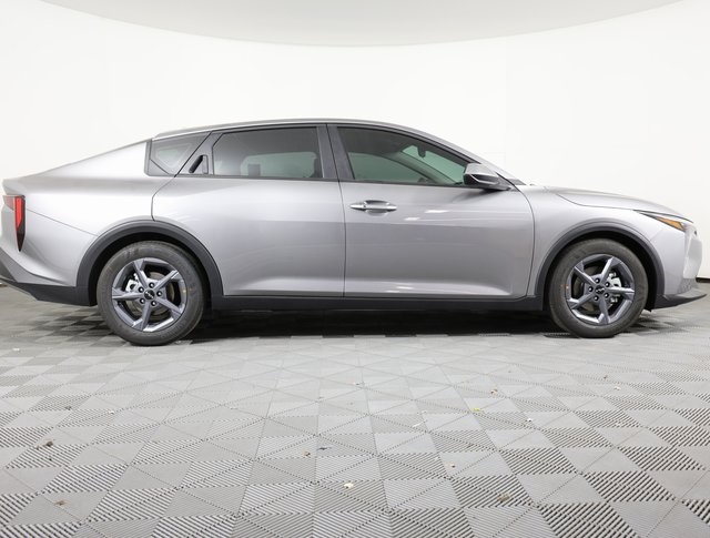 2025 Kia K4 LXS photo 4