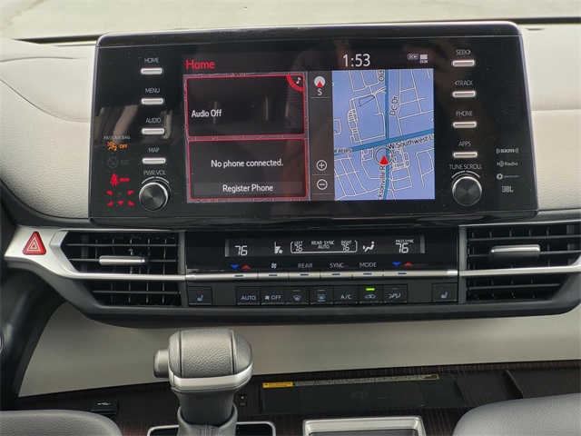 2024 Toyota Sienna XLE photo 33