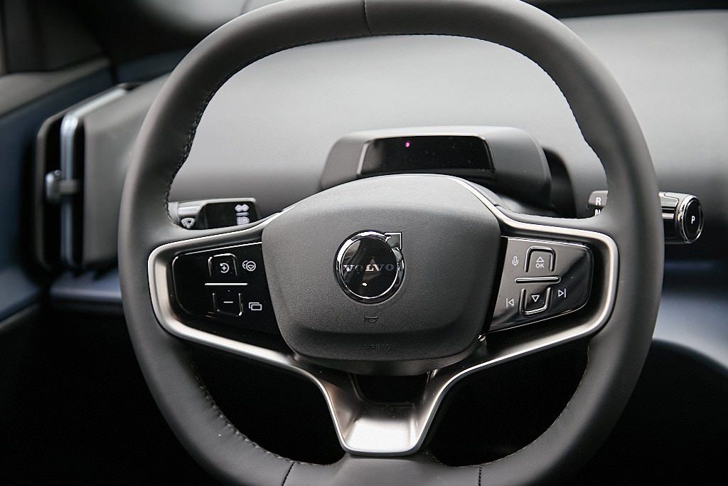 2025 VOLVO EX30 - Image 25