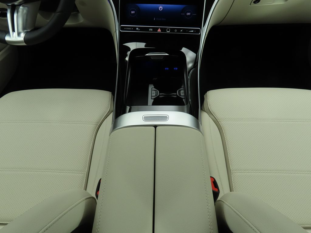 2025 Mercedes Benz C 300 photo 16