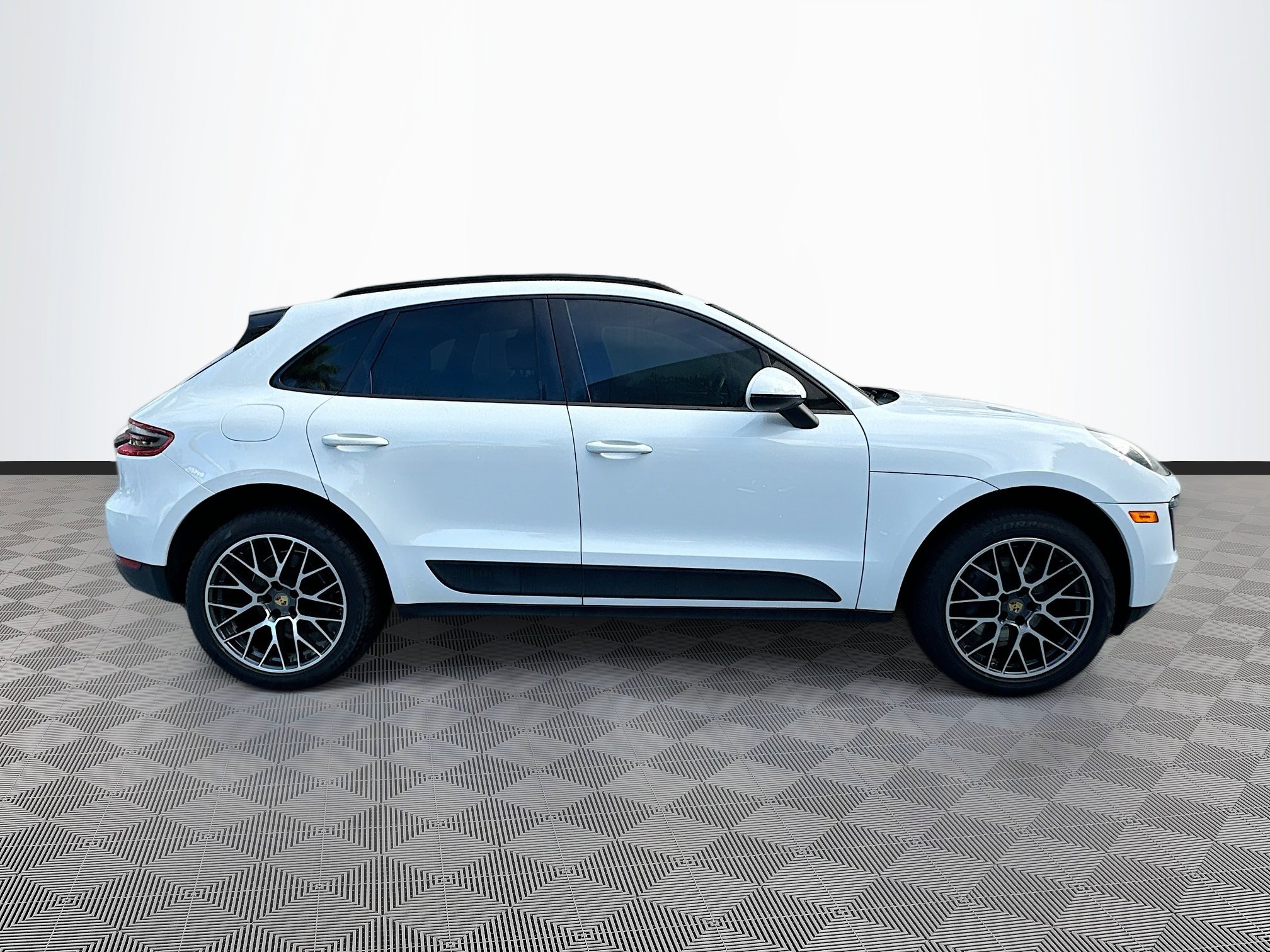 2018 Porsche Macan photo 8