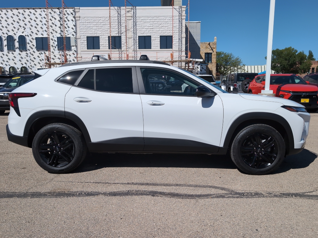 2025 Chevrolet Trax ACTIV photo 2
