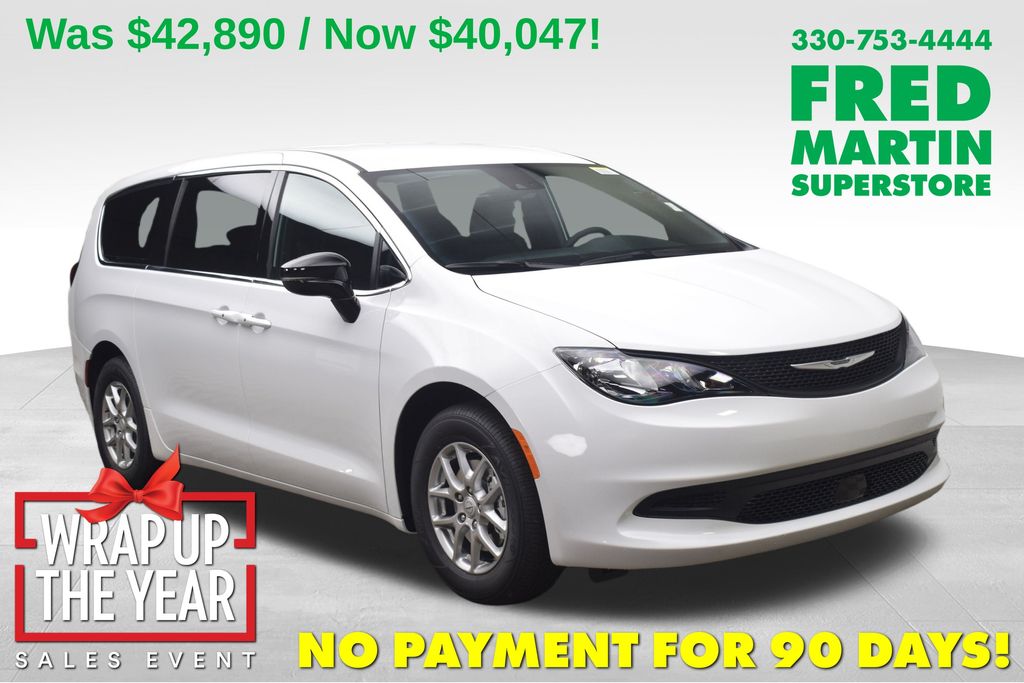 2026 Chrysler Voyager LX's photo