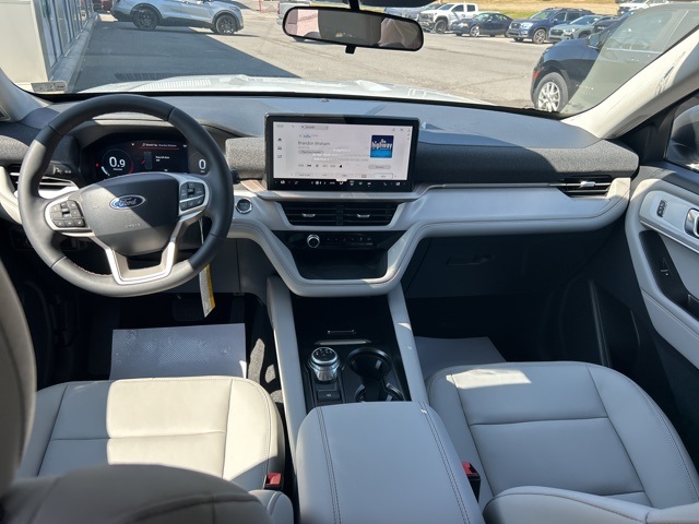2025 Ford Explorer photo 18