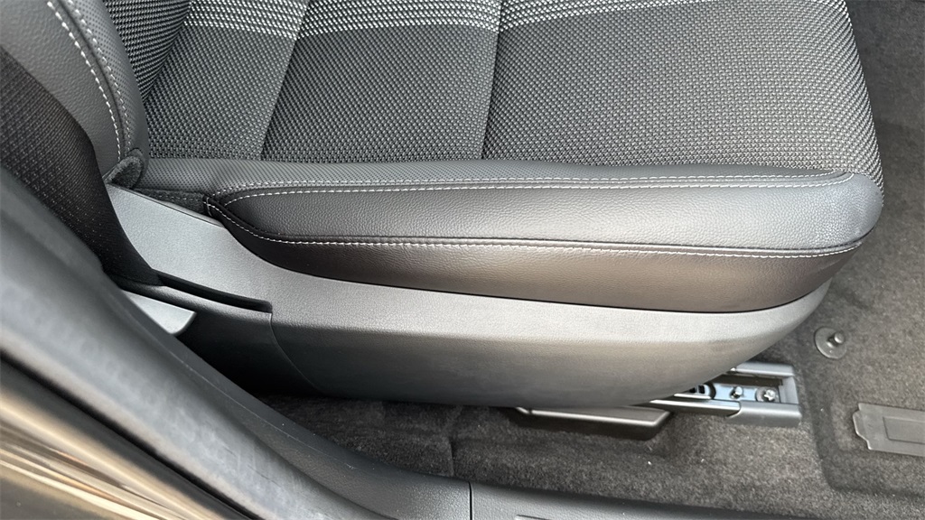 2025 Mazda CX-50 2.5 S Preferred photo 42