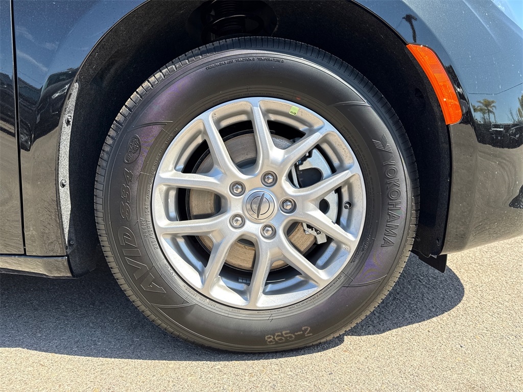 2025 Chrysler Voyager LX photo 7