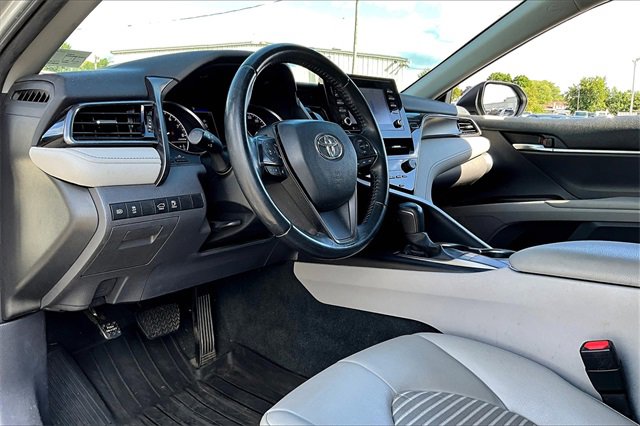 2022 Toyota Camry SE photo 8