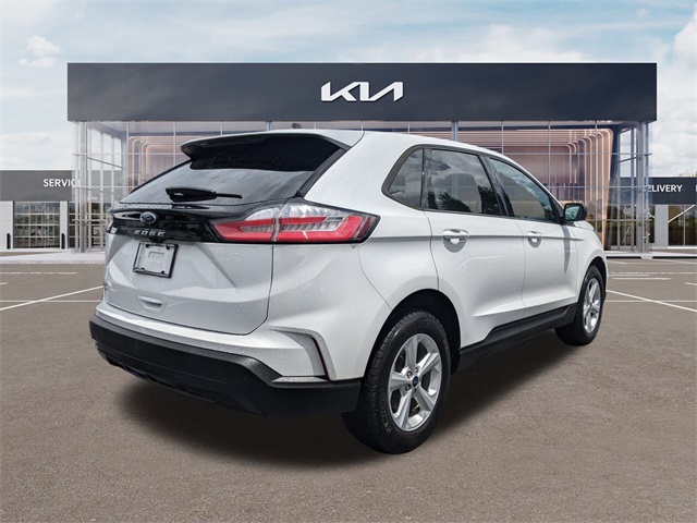 2021 Ford Edge SE photo 3