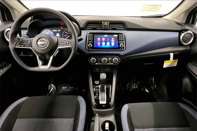 2025 Nissan Versa 1.6 SV photo 5