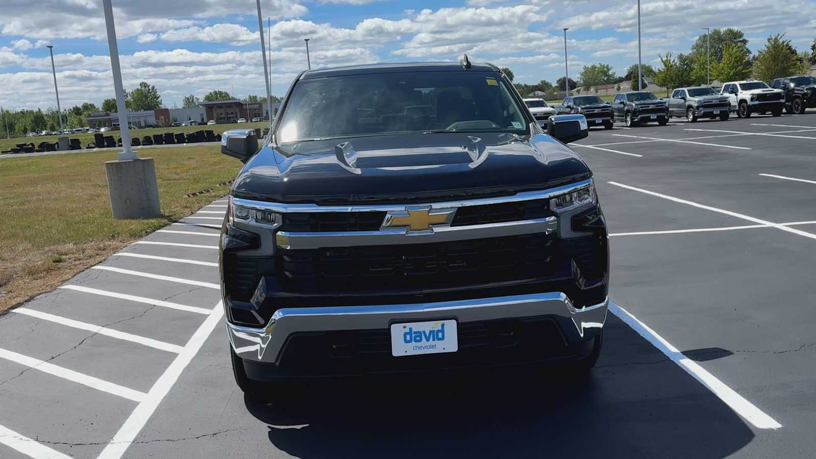 2026 Chevrolet Silverado 1500 LT photo 2