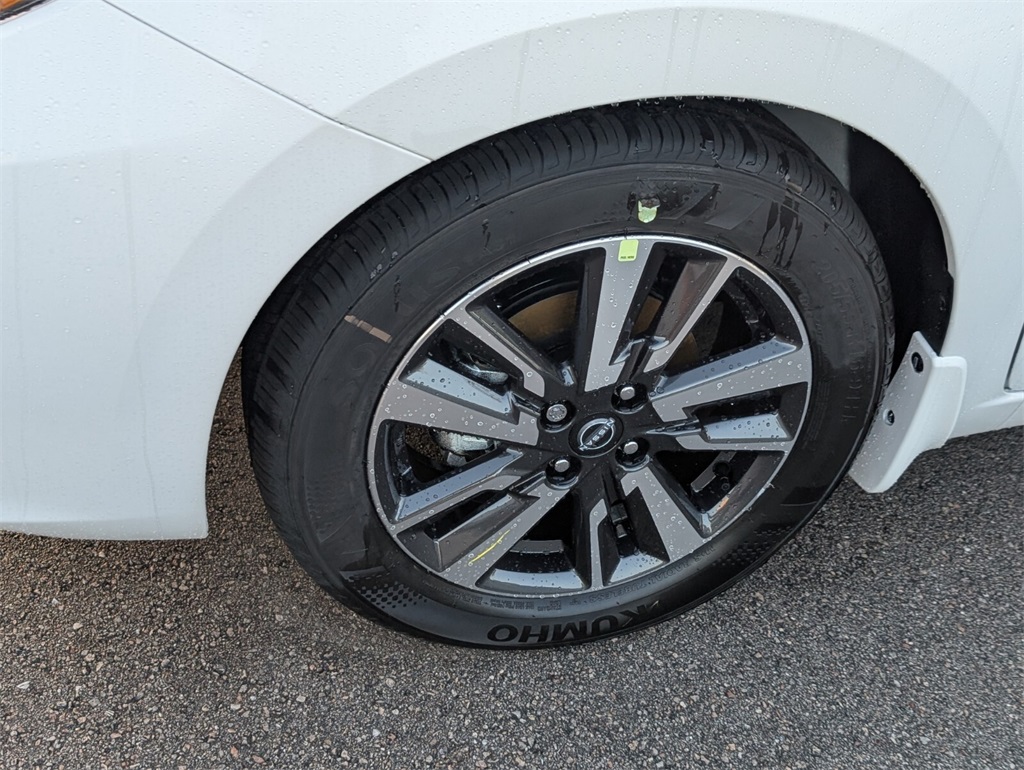 2025 Nissan Versa 1.6 SV photo 4