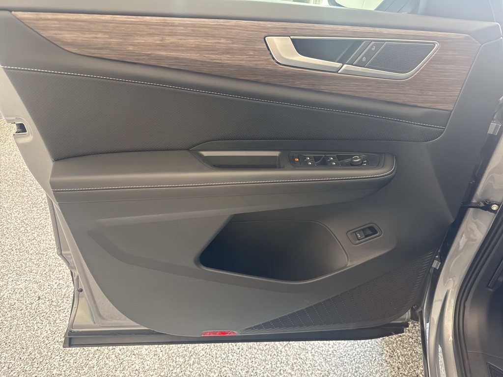 2026 Volkswagen Atlas SEL photo 12