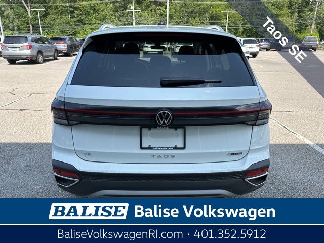 2025 Volkswagen Taos SE photo 3