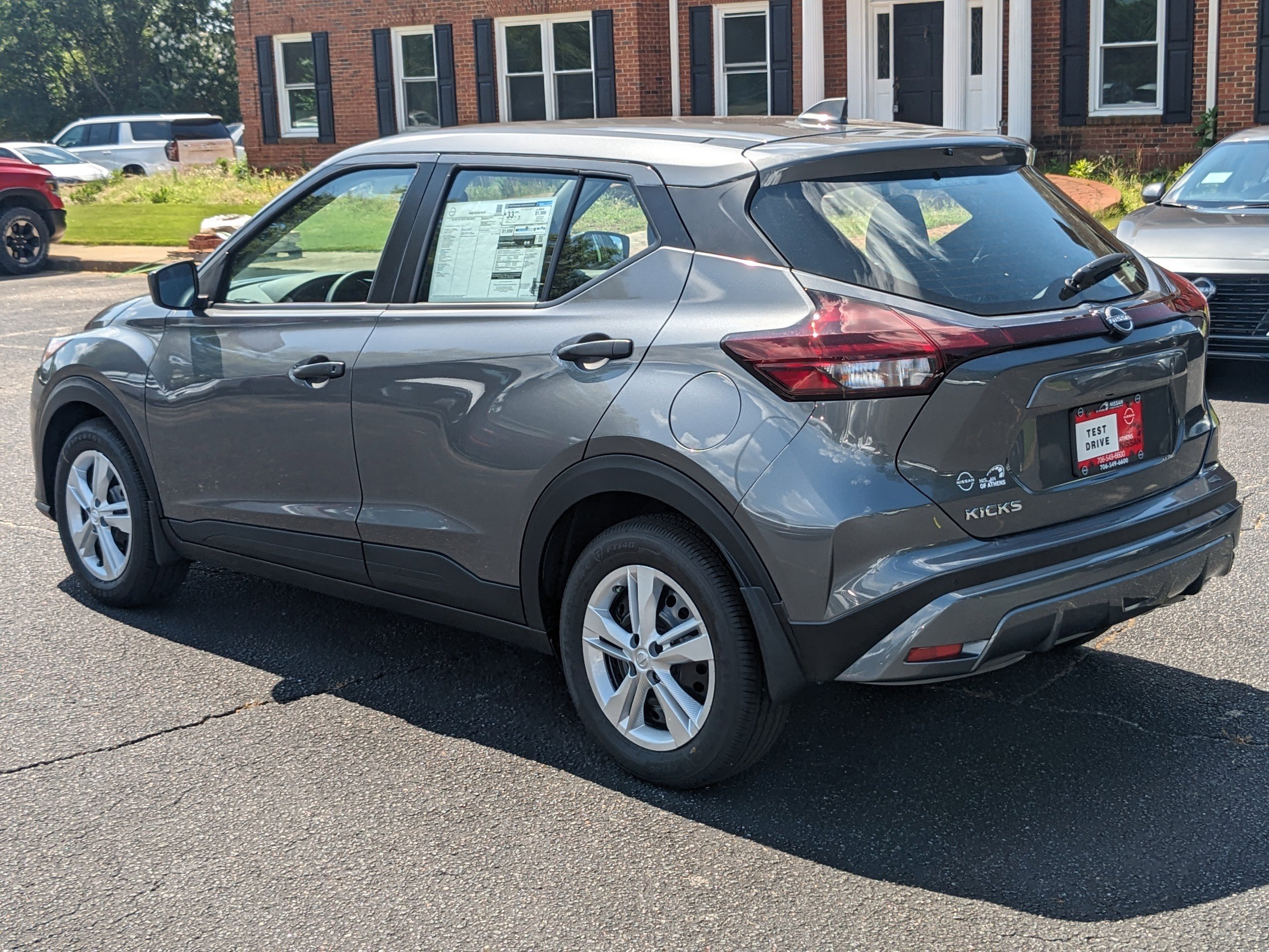 2025 Nissan Kicks Play S photo 2