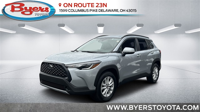 2024 Toyota Corolla Cross LE's photo