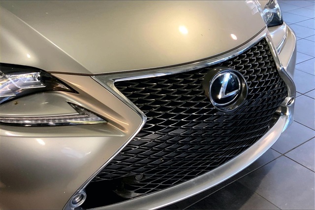 2017 Lexus RC 200t photo 28