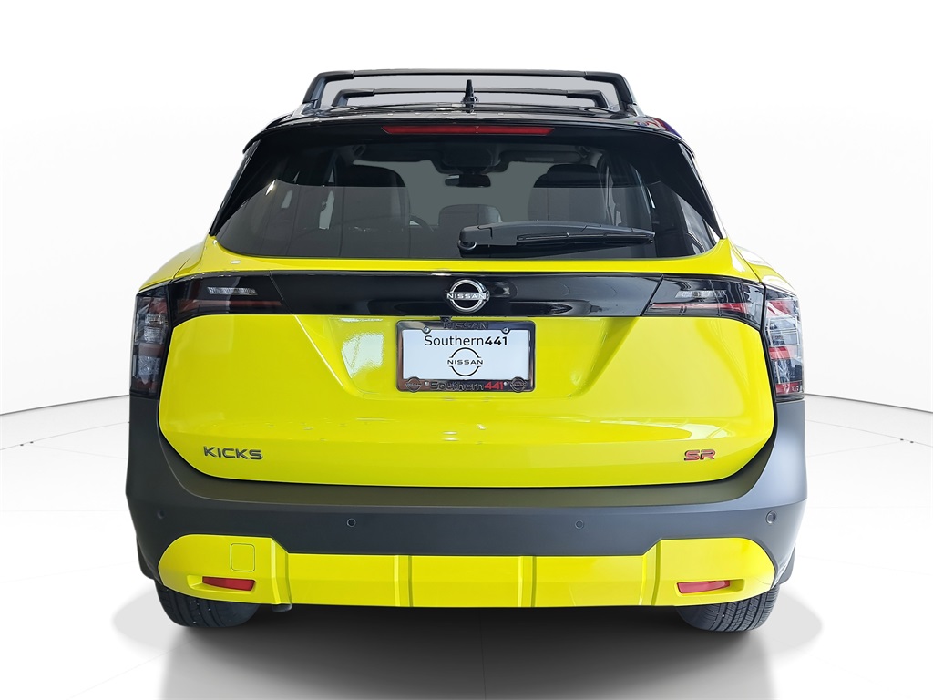 2026 Nissan Kicks SR photo 6