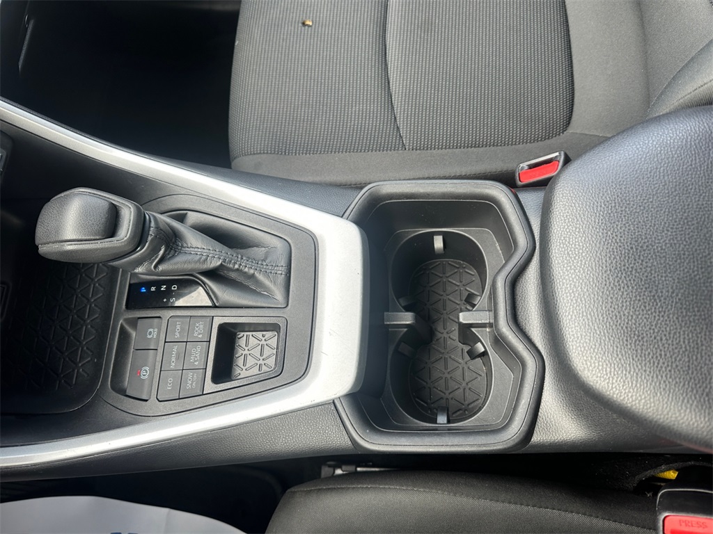 2024 Toyota RAV4 LE photo 11