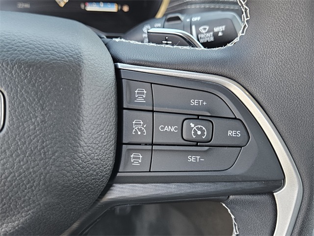 2025 Jeep Grand Cherokee Laredo Altitude photo 27