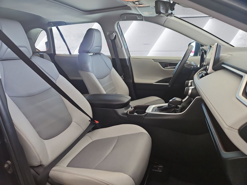 2019 Toyota RAV4 Limited photo 12
