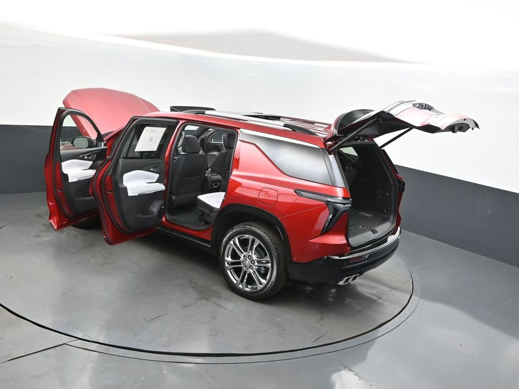 2026 Chevrolet Traverse High Country photo 2