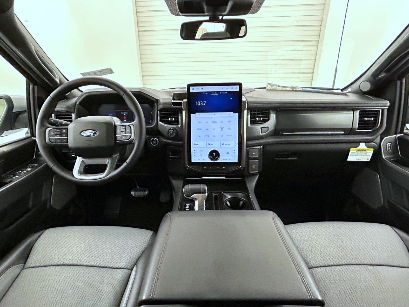 2025 Ford F-150 Lightning Lariat photo 10